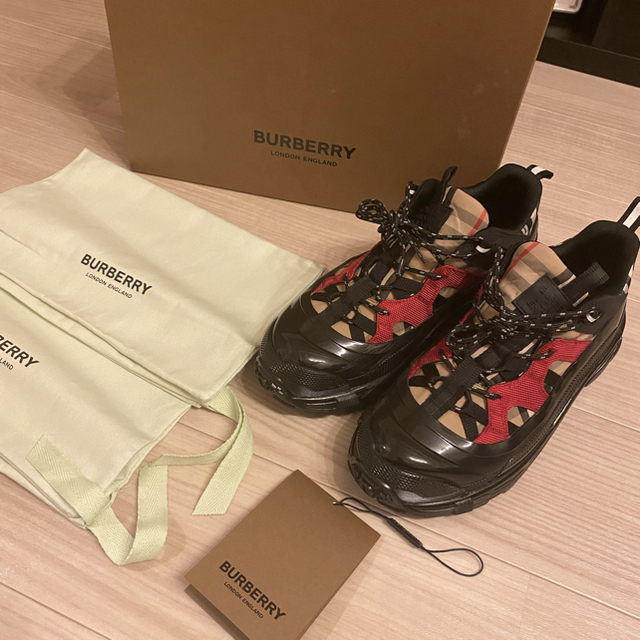 消費税無し BURBERRY バーバリー アーサー スニーカー 【美品