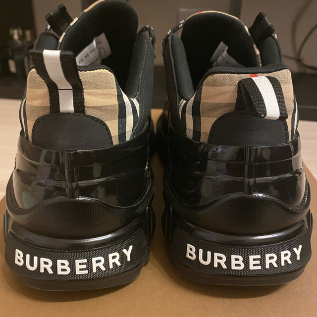 BURBERRY(バーバリー)の【美品】BURBERRY バーバリー　アーサー　スニーカー メンズの靴/シューズ(スニーカー)の商品写真