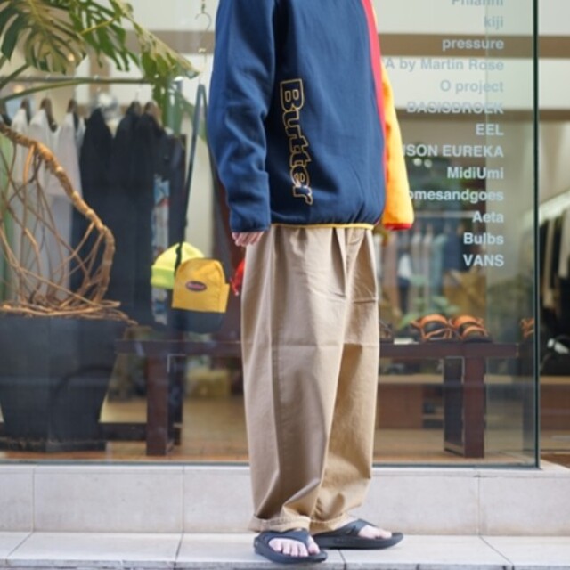 COMOLI(コモリ)のgraphpaper 2-tuck CHINO メンズのパンツ(チノパン)の商品写真