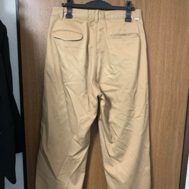 COMOLI(コモリ)のgraphpaper 2-tuck CHINO メンズのパンツ(チノパン)の商品写真