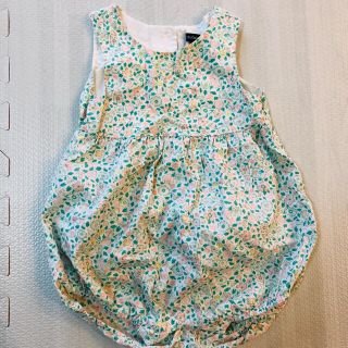 ベビーギャップ(babyGAP)のGAP 花柄背中開きノースリーブロンパース オールインワン サロペット 70(ロンパース)