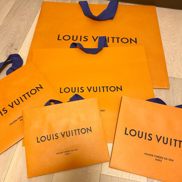 LOUIS VUITTON(ルイヴィトン)の新品未使用 ルイヴィトン ショップ袋 紙袋 Louis Vuitton レディースのバッグ(ショップ袋)の商品写真