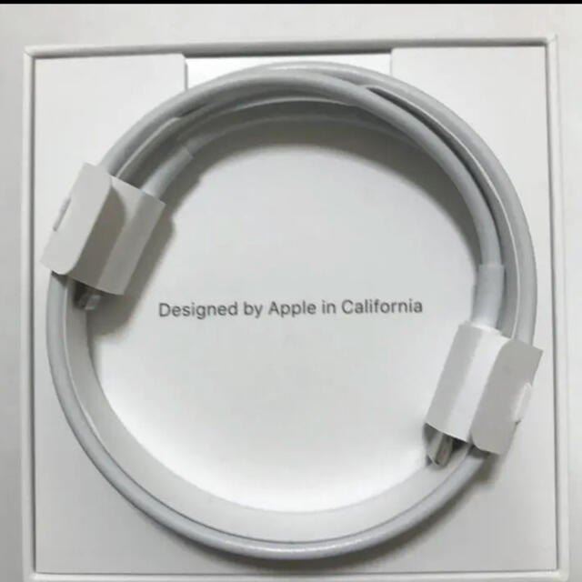Apple(アップル)の純正USB-C – Lightningケーブル スマホ/家電/カメラのスマートフォン/携帯電話(その他)の商品写真