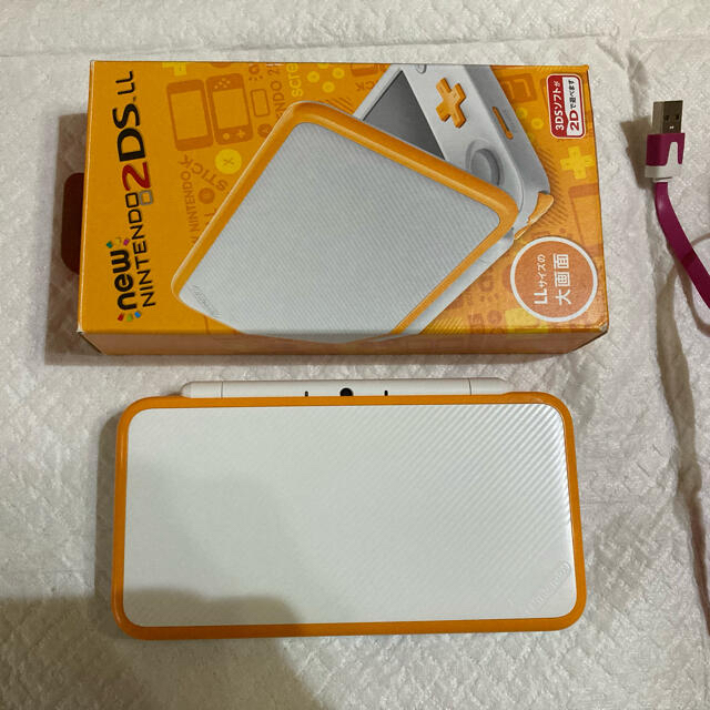 ニンテンドー2DS(ニンテンドー2DS)のNintendoNEW ニンテンドー 2DS LL ホワイト/オ エンタメ/ホビーのゲームソフト/ゲーム機本体(携帯用ゲーム機本体)の商品写真