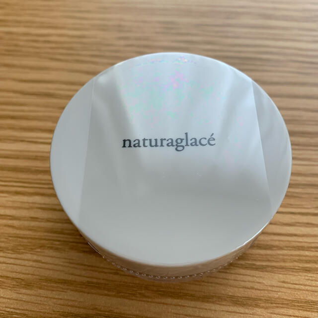 naturaglace(ナチュラグラッセ)の新品未開封⭐︎ナチュラグラッセ　ルースパウダー コスメ/美容のベースメイク/化粧品(フェイスパウダー)の商品写真