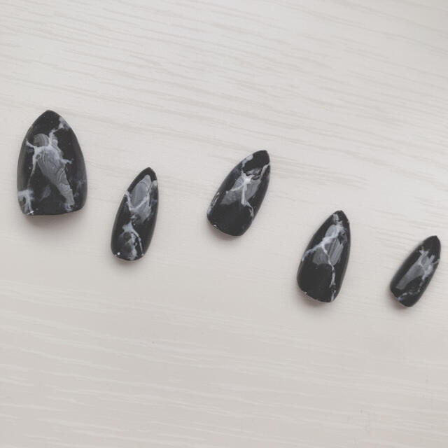 サイズ変更ありBlack marble nail コスメ/美容のネイル(つけ爪/ネイルチップ)の商品写真