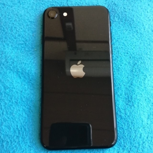 iPhone SE 第２世代 64GB ブラック　本体 1