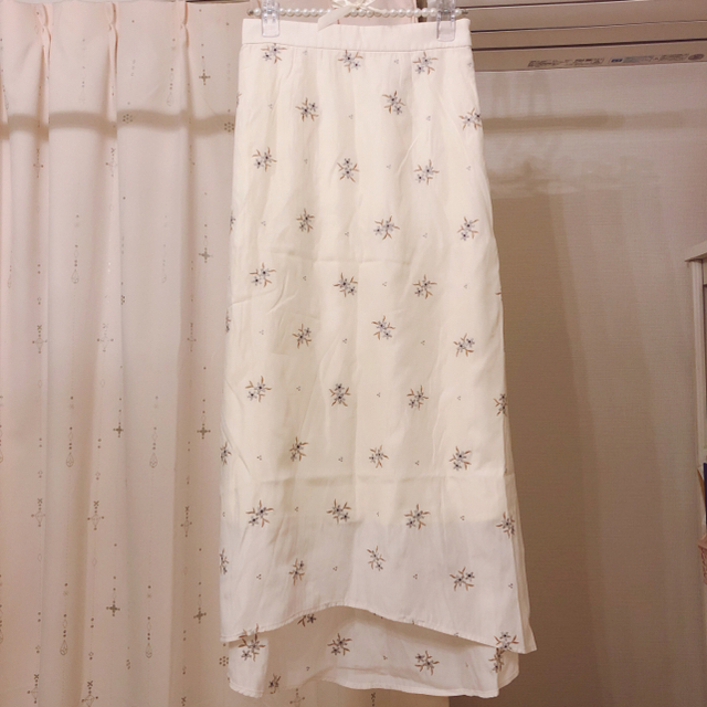 moussy(マウジー)のmoussy♥刺繍花柄ロングスカート レディースのスカート(ロングスカート)の商品写真