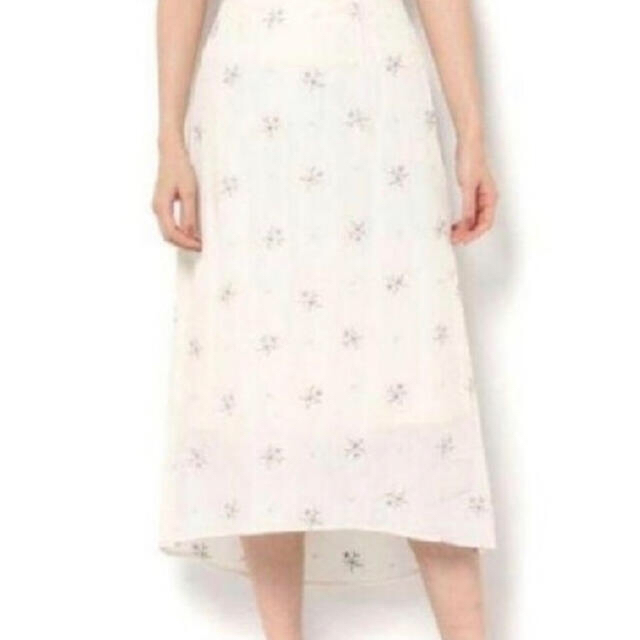 moussy(マウジー)のmoussy♥刺繍花柄ロングスカート レディースのスカート(ロングスカート)の商品写真