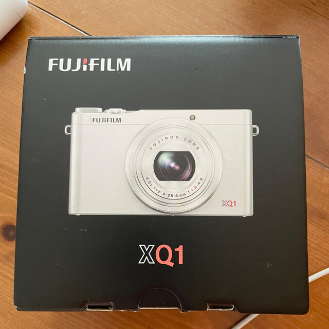 富士フイルム(フジフイルム)のFUJI FILM XQ1 SILVER スマホ/家電/カメラのカメラ(コンパクトデジタルカメラ)の商品写真
