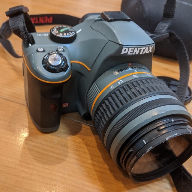 PENTAX(ペンタックス)のPENTAX　K-m  olive　【ジャンク扱い】 スマホ/家電/カメラのカメラ(デジタル一眼)の商品写真