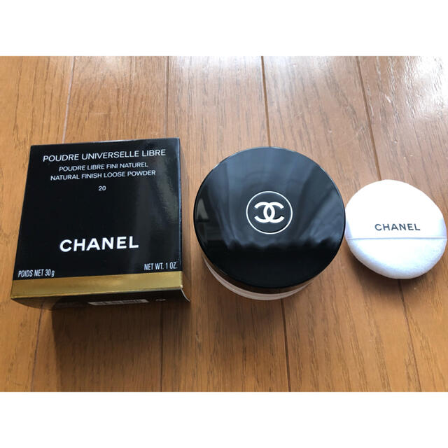 CHANEL(シャネル)のシャネル　プードゥルユニヴェルセルリーブルN フェイスパウダー　容器　パフ コスメ/美容のベースメイク/化粧品(フェイスパウダー)の商品写真