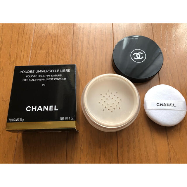 CHANEL(シャネル)のシャネル　プードゥルユニヴェルセルリーブルN フェイスパウダー　容器　パフ コスメ/美容のベースメイク/化粧品(フェイスパウダー)の商品写真