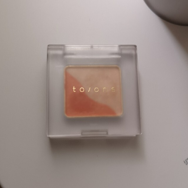 Cosme Kitchen(コスメキッチン)のtoone　ペタルアイシャドウ02 コスメ/美容のベースメイク/化粧品(アイシャドウ)の商品写真