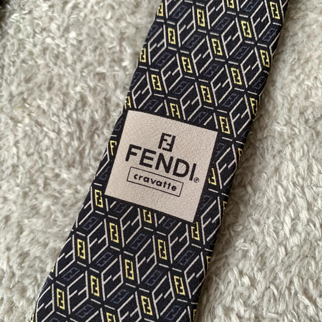 FENDI(フェンディ)の✨美品✨ FENDI フェンディ ネクタイ 高級シルク100% ズッカ柄 総柄 メンズのファッション小物(ネクタイ)の商品写真