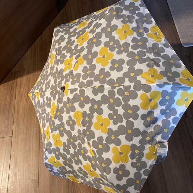 HUS 折りたたみ傘　花柄 レディースのファッション小物(傘)の商品写真