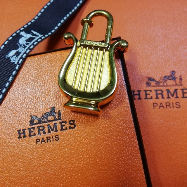 一番の Hermes エルメス　カデナ　ハープ　レア希少 - チャーム