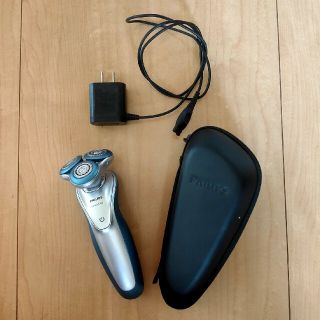 フィリップス(PHILIPS)のフィリップス 7000シリーズ メンズ 電気シェーバー 72枚刃 回転式(メンズシェーバー)