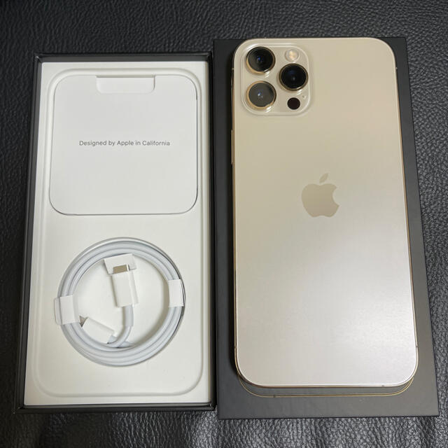 美品 SIMフリーiPhone 12 ProMAX 128GB Aゴールド スマホ/家電/カメラのスマートフォン/携帯電話(スマートフォン本体)の商品写真