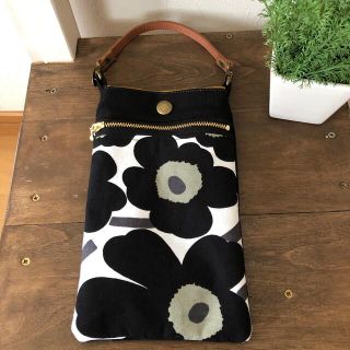 マリメッコ(marimekko)のスマホケース　スマホポーチ　かわいい！　ハンドメイド　マリメッコ  ウニッコ(ポーチ)