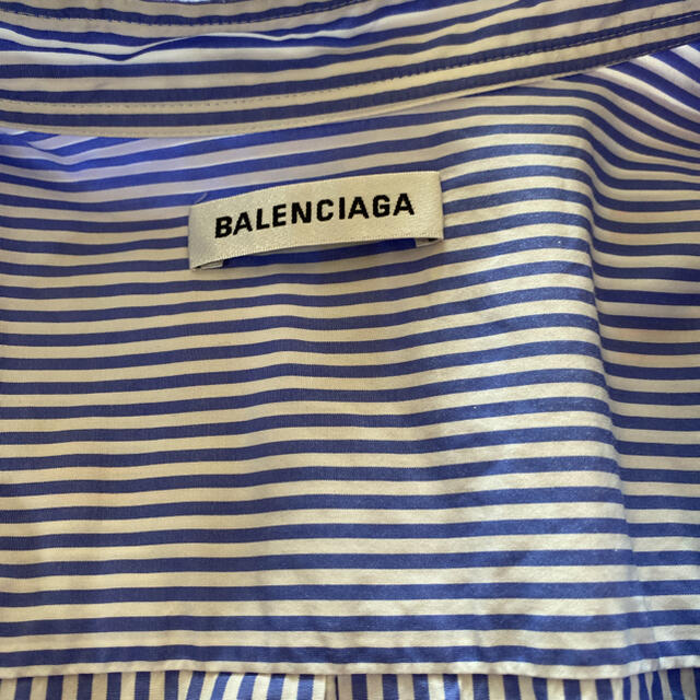 Balenciaga(バレンシアガ)の【スリーママ専用】バレンシアガ  スウィングシャツ バックロゴ   ３２ レディースのトップス(シャツ/ブラウス(長袖/七分))の商品写真