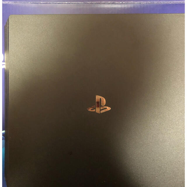 PlayStation4(プレイステーション4)の PS4 Pro 本体 CUH-7100BB01 ＋オマケ付き エンタメ/ホビーのゲームソフト/ゲーム機本体(家庭用ゲーム機本体)の商品写真