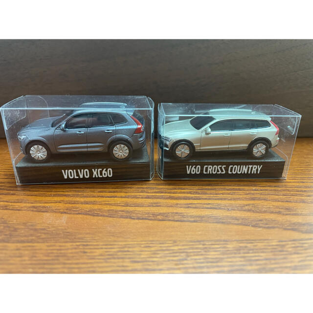 Volvo(ボルボ)のボルボ　VOLVO ミニカー　2個セット エンタメ/ホビーのおもちゃ/ぬいぐるみ(ミニカー)の商品写真