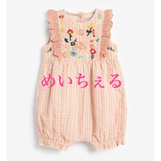 ネクスト(NEXT)の【新品】next ピンク フローラル刺繍入りロンパース（ベビー）(ロンパース)