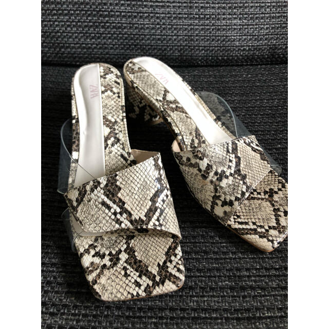 ZARA(ザラ)のZARA パイソン柄 クリア サンダル レディースの靴/シューズ(ハイヒール/パンプス)の商品写真