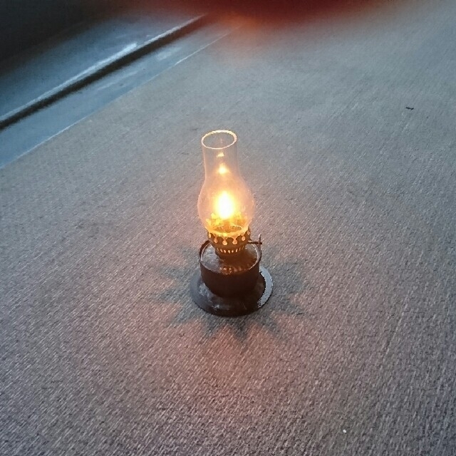 香港製オイル ランプ スポーツ/アウトドアのアウトドア(ライト/ランタン)の商品写真