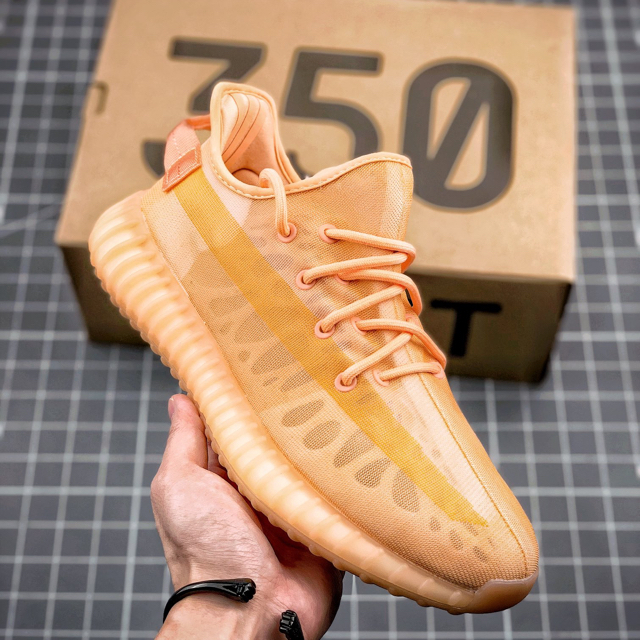 adidas(アディダス)のadidas Yeezy Boost 350 V2 “Mono Clay” メンズの靴/シューズ(スニーカー)の商品写真