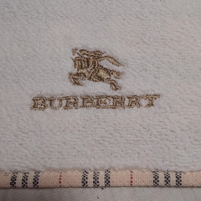 BURBERRY(バーバリー)の【訳あり】未使用  タグあり バーバリー 白 タオルハンカチ レディースのファッション小物(ハンカチ)の商品写真