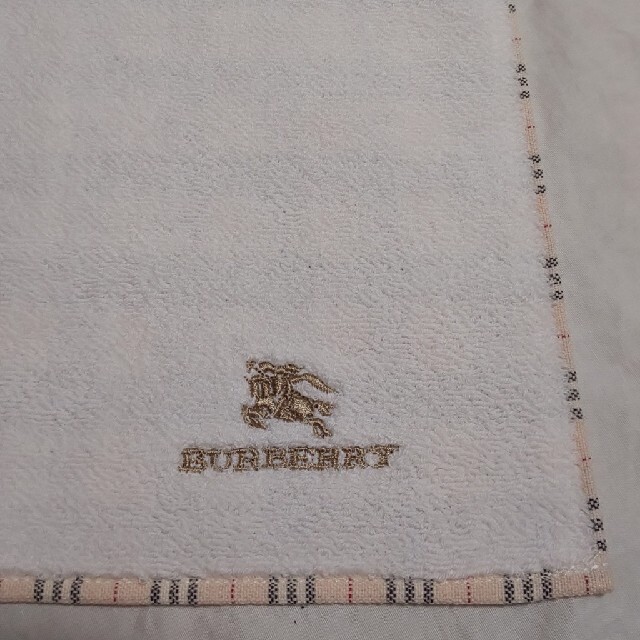 BURBERRY(バーバリー)の【訳あり】未使用  タグあり バーバリー 白 タオルハンカチ レディースのファッション小物(ハンカチ)の商品写真