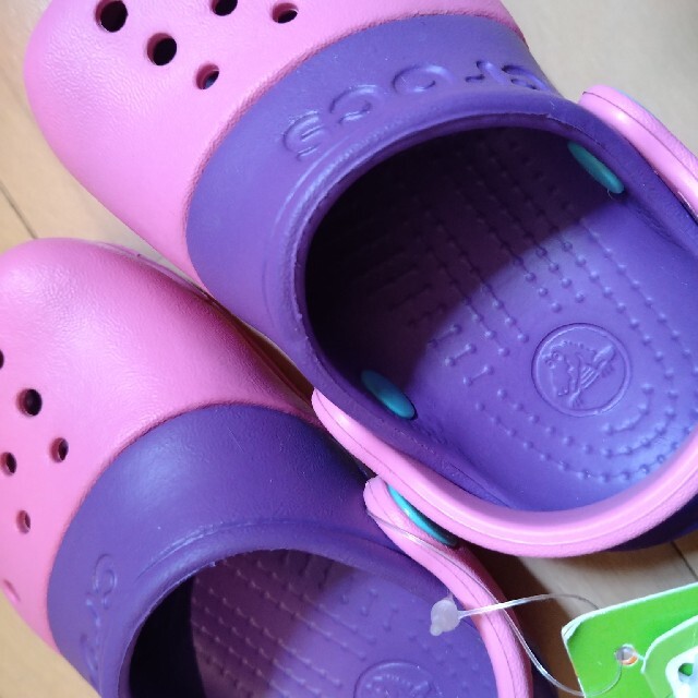 crocs(クロックス)の★新品Crocsクロックス13センチ★ キッズ/ベビー/マタニティのベビー靴/シューズ(~14cm)(サンダル)の商品写真