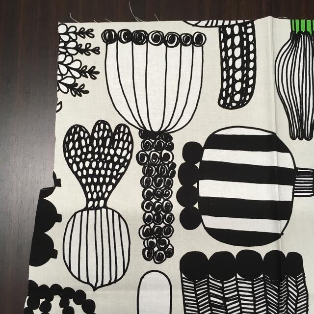 marimekko(マリメッコ)のマリメッコ生地Ｇ　プータルフリン ハンドメイドの素材/材料(生地/糸)の商品写真