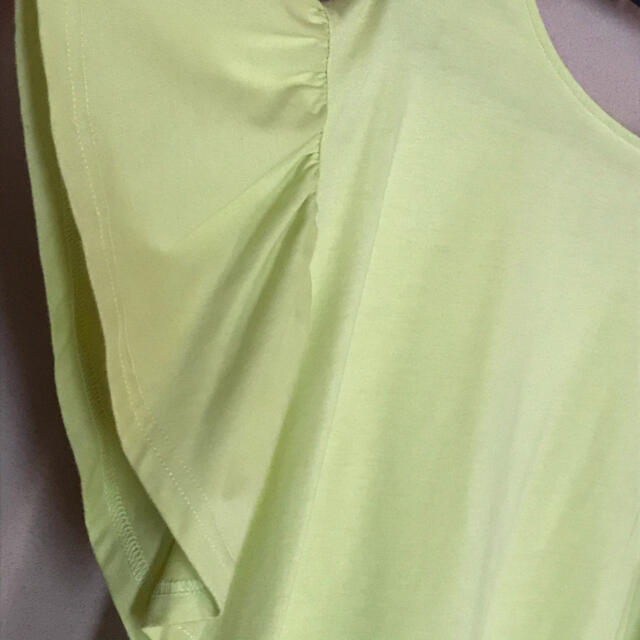 バタフライスリーブVネックシャツ/カットソー　ライムイエロー　M レディースのトップス(カットソー(半袖/袖なし))の商品写真