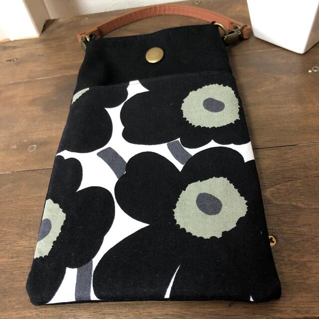 marimekko(マリメッコ)のスマホケース　スマホポーチ　かわいい！　ハンドメイド　 ハンドメイドのファッション小物(ポーチ)の商品写真