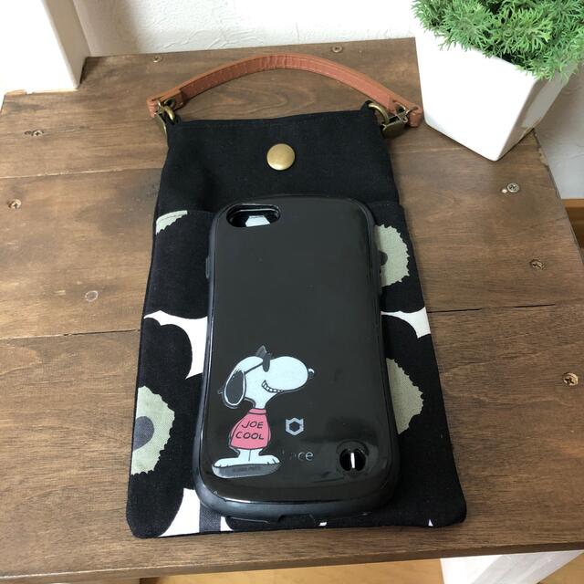 marimekko(マリメッコ)のスマホケース　スマホポーチ　かわいい！　ハンドメイド　 ハンドメイドのファッション小物(ポーチ)の商品写真