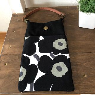 マリメッコ(marimekko)のスマホケース　スマホポーチ　かわいい！　ハンドメイド　(ポーチ)