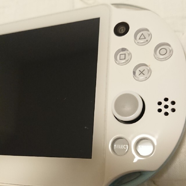 PlayStation Vita PCH-2000 ライトブルーセット エンタメ/ホビーのゲームソフト/ゲーム機本体(携帯用ゲーム機本体)の商品写真
