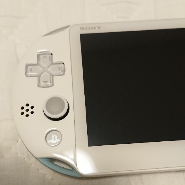 PlayStation Vita PCH-2000 ライトブルーセット エンタメ/ホビーのゲームソフト/ゲーム機本体(携帯用ゲーム機本体)の商品写真