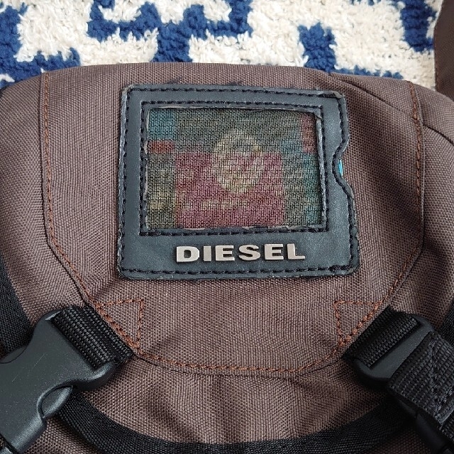 DIESEL(ディーゼル)のＤＩＥＳＥＬ　ショルダー　  ポシェット　ナイロン　ロゴ　カーキ メンズのバッグ(ショルダーバッグ)の商品写真