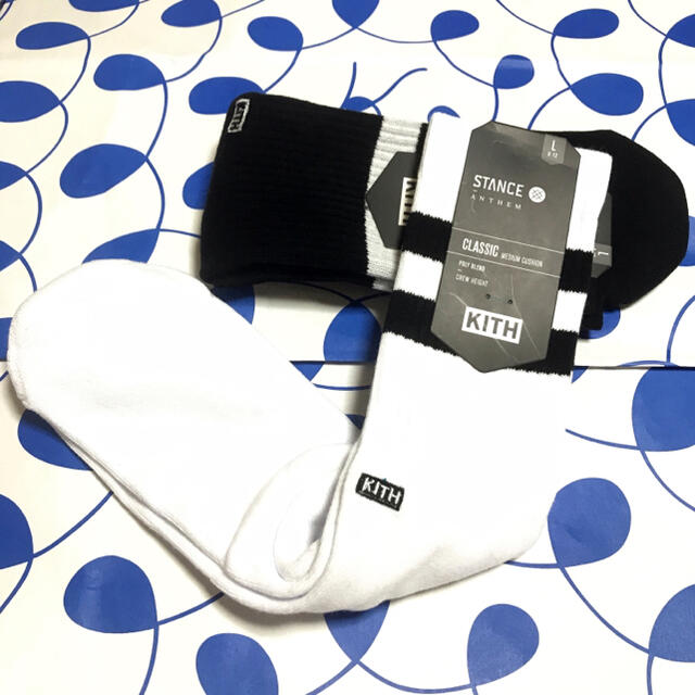 2足　スタンス　KITHコラボ　ソックス　靴下　黒・白 メンズのレッグウェア(ソックス)の商品写真
