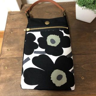 マリメッコ(marimekko)のスマホケース　スマホポーチ　かわいい！　ハンドメイド　マリメッコ  ウニッコ(ポーチ)