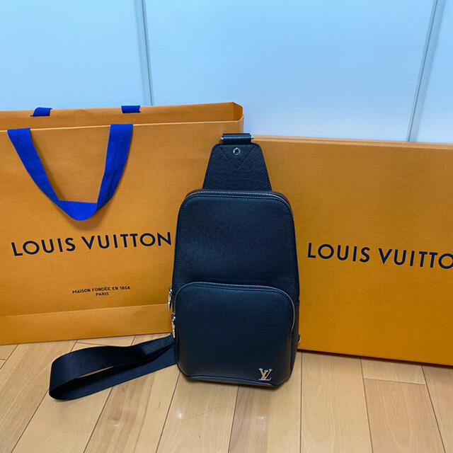 LOUIS VUITTON ヴィトン　アヴェニュー・スリングバッグ