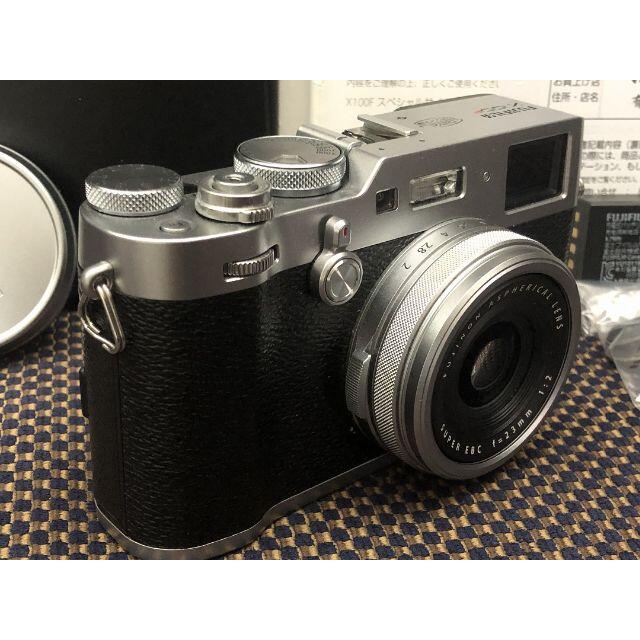 富士フイルム(フジフイルム)の1226 FUJIFILM X100F たった5400 Shot フジフィルム スマホ/家電/カメラのカメラ(コンパクトデジタルカメラ)の商品写真