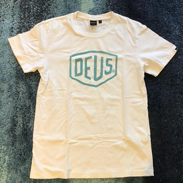 Deus ex Machina(デウスエクスマキナ)のDEUS  Tシャツ　Mサイズ メンズのトップス(Tシャツ/カットソー(半袖/袖なし))の商品写真