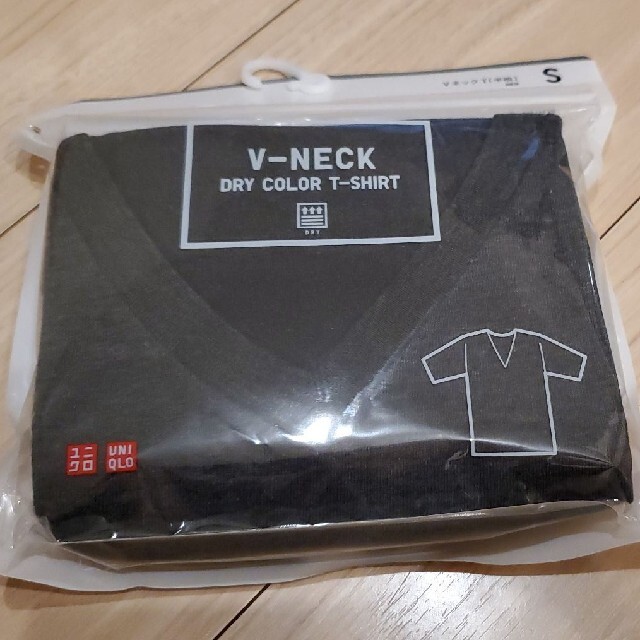UNIQLO(ユニクロ)のVネックTシャツ　Sサイズ メンズのトップス(Tシャツ/カットソー(半袖/袖なし))の商品写真