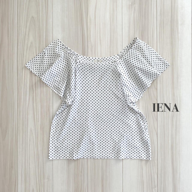 IENA(イエナ)のIENA イエナ　ドット柄スクエアネックフリルブラウス レディースのトップス(シャツ/ブラウス(半袖/袖なし))の商品写真