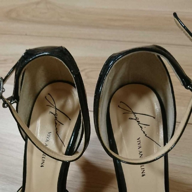 VIVA ANGELINA(ビバアンジェリーナ)の美品 VIVA ANGELINA　パイソン柄パンプス レディースの靴/シューズ(ハイヒール/パンプス)の商品写真